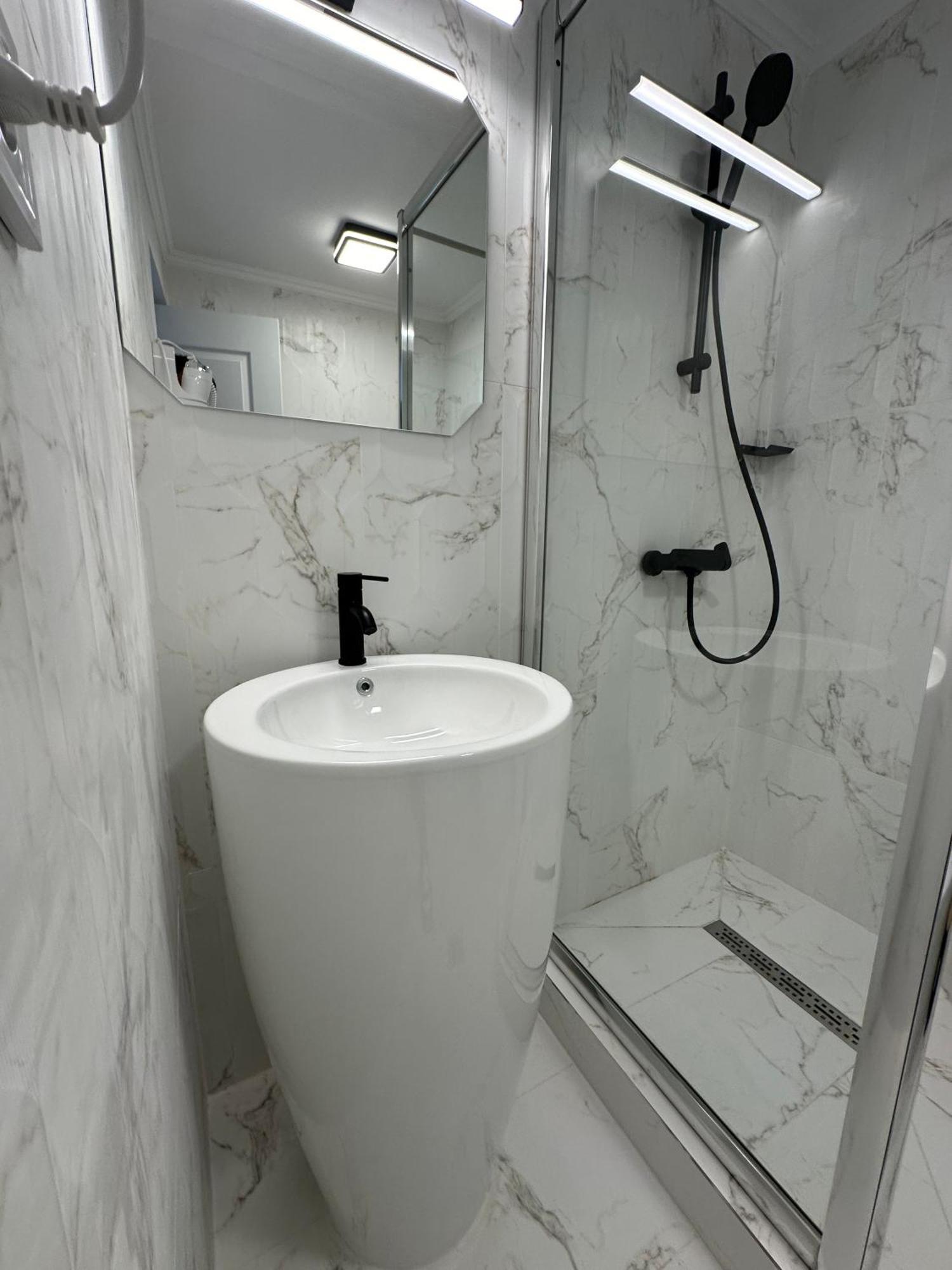 Elegant Escape Central Studio Craiova Exteriér fotografie